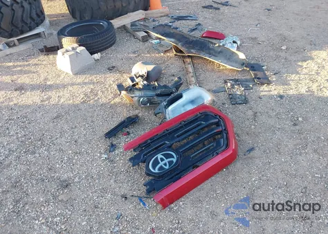 2018 Toyota Tacoma Sr z USA, uszkodzony, nr VIN 5TFAX5GN1JX114953